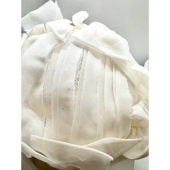 Vintage 1960s Union Made Cream Pillbox Hat Floral Petal Cocktail Church Derby - Picture 10 of 13